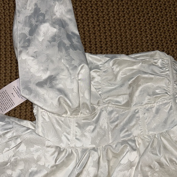 V Chapman Dress - Picture 17 of 17